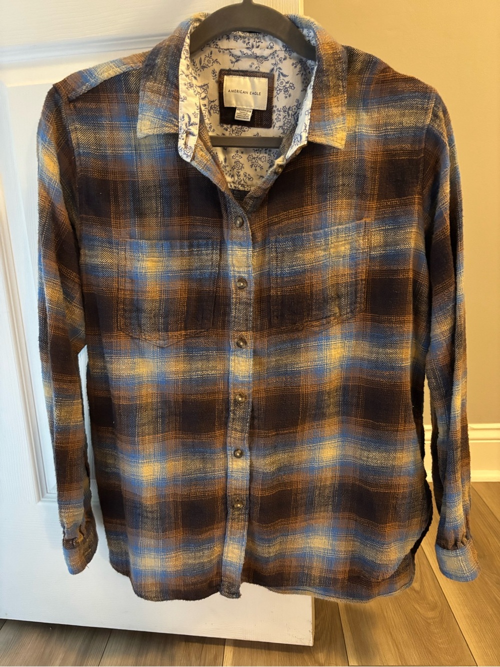 American Eagle Outfitters Blue and Brown Plaid Casual Button-Down Shirt